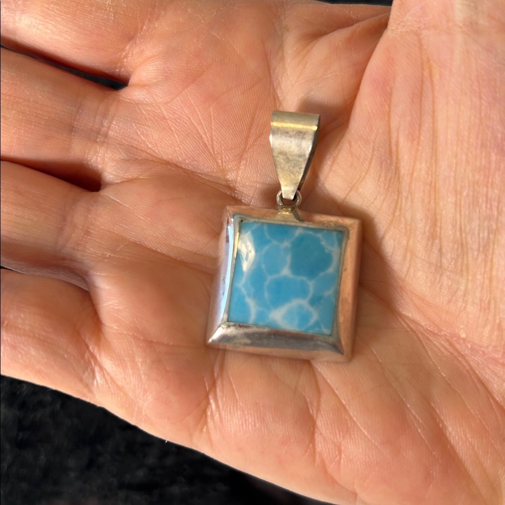 925 Sterling Silver Pendant featuring a Blue Larimar Square Stone - Picture 6 of 6